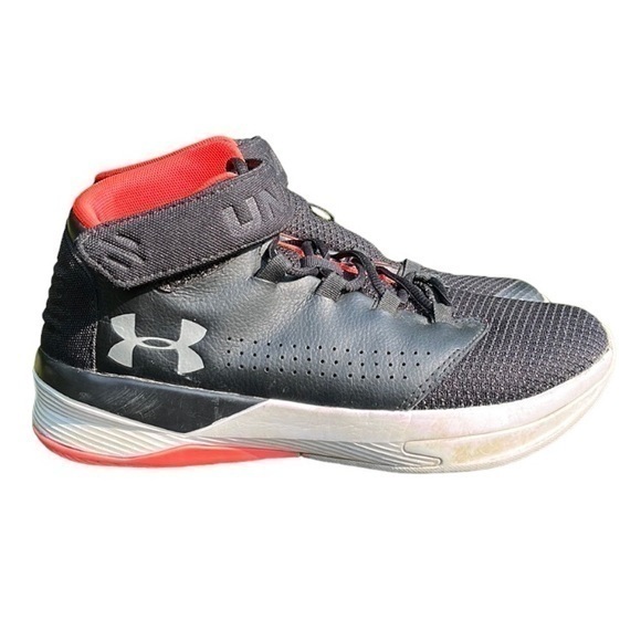 UNDER ARMOUR UA Get B Zee Youth Basketball Shoes Size 6 black/red - Picture 1 of 10